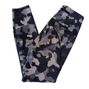 ATHLETA LIGHTNING CAMO 7/8 TIGHT GYM CAPRIS EXTRA SMALL